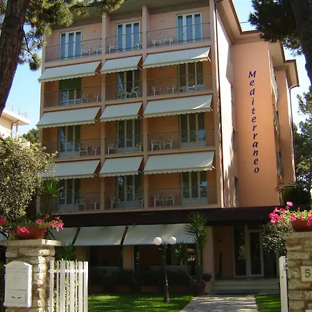 فندق Mediterraneo مارينا دي بييتراسانْت