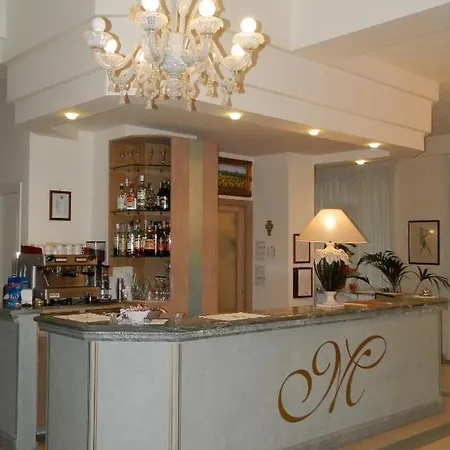 فندق Mediterraneo مارينا دي بييتراسانْت