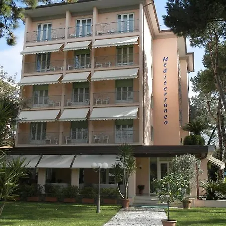 Mediterraneo فندق مارينا دي بييتراسانْت