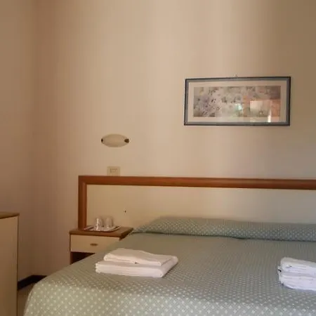 Mediterraneo فندق مارينا دي بييتراسانْت